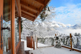 chambre et  terrasse sous la neige