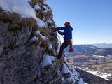 Escalade hivernale et vue sur la Vallée Verte
