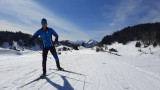 Skieur pratiquant le skating