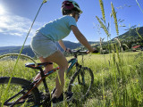 enfant en VTT sur parcours familles enfants_Les Habères