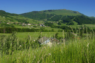 vue village Habère-Poche avec Crêtes d' Hirmentaz en arrière plan