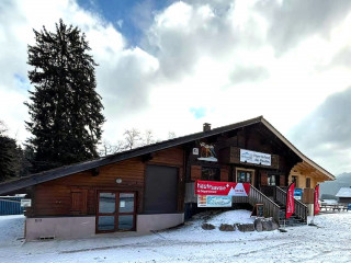 Location de raquettes et ski de fond au foyer nordique des Mouilles_Bellevaux