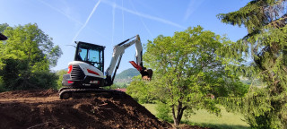 Pelle mécanique en Vallée Verte