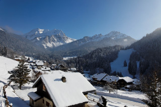 Chalets de La Chèvrerie avec vue sur le Roc d'Enfer