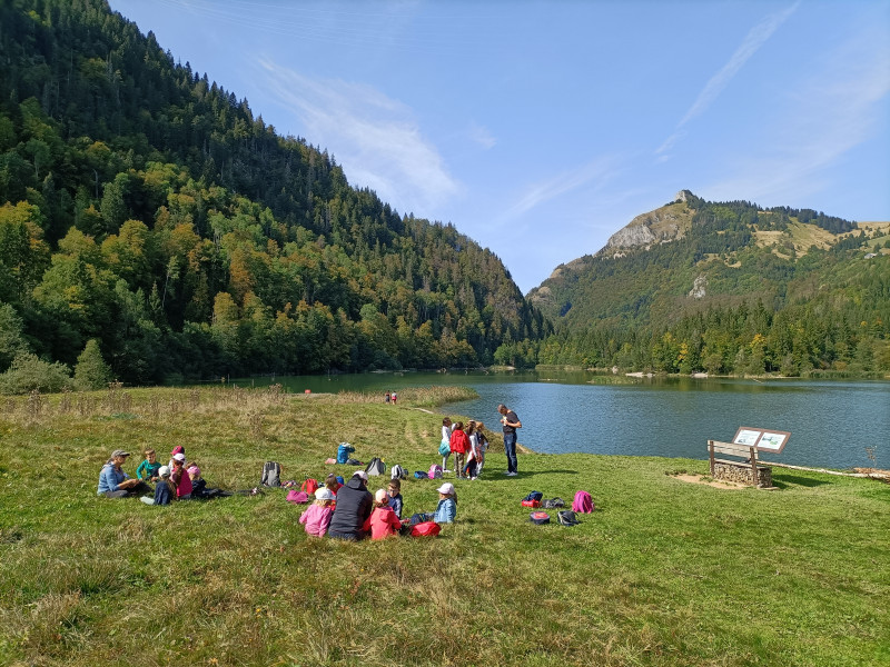 Rallye pédestre au lac de vallon sur l'origine des lacs en montagne
