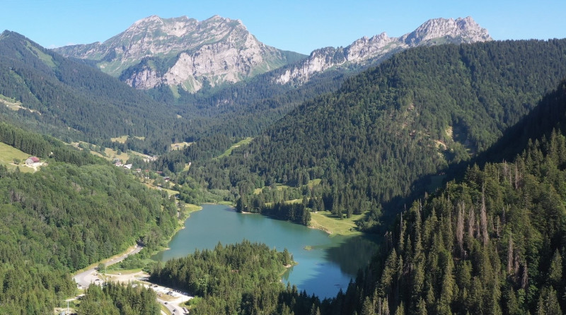 Lac de Vallon et Roc d'Enfer en arrière plan