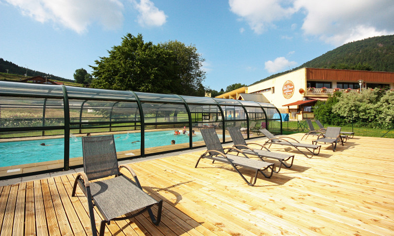 Village club avec piscine couverte et chauffée