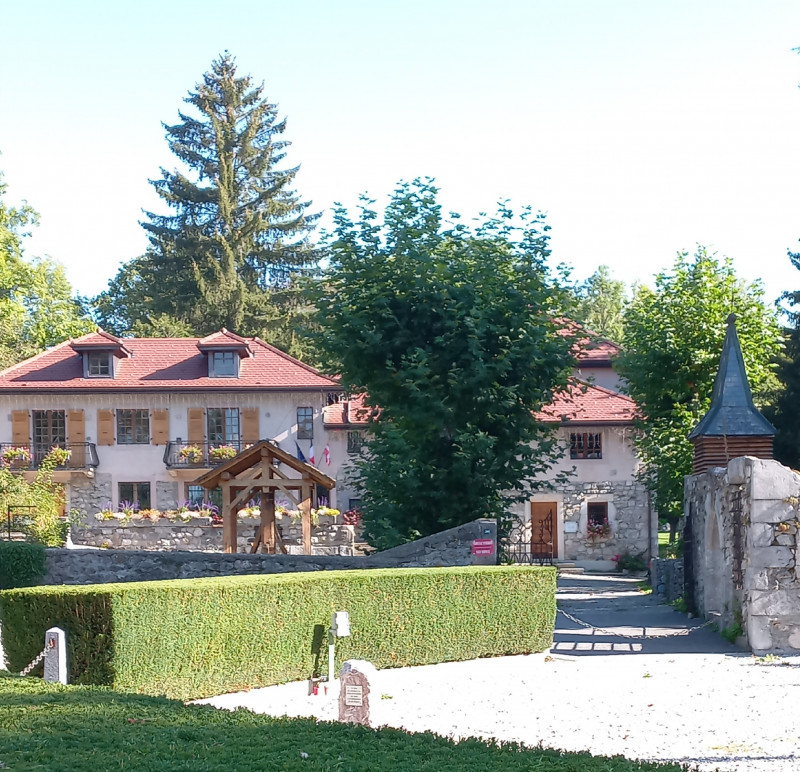 vue du bâtiment extérieur en été