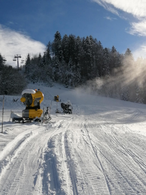 canons à neige et télésiège Darandet