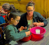 On le met dans une faisselle