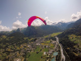 Biplace au dessus de la vallée
