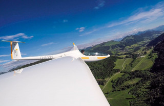 planeur en vol au dessus de la Vallée Verte