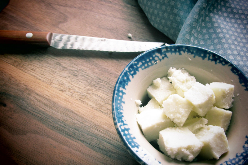 fromage frais maison dans un bol