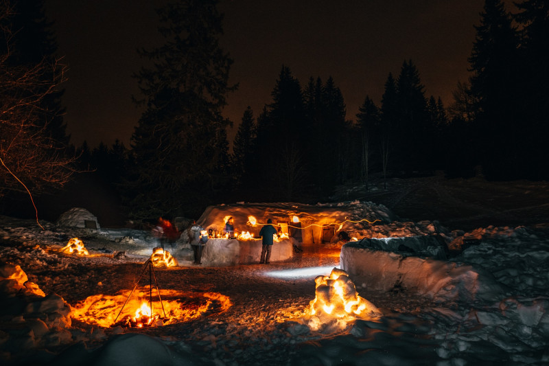 L'igloo et le feu de camp