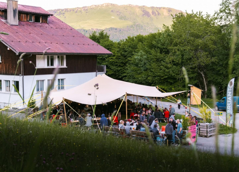 Le Camp de Base du Bruant_Burdignin Le Camp de Base du Bruant_Burdignin