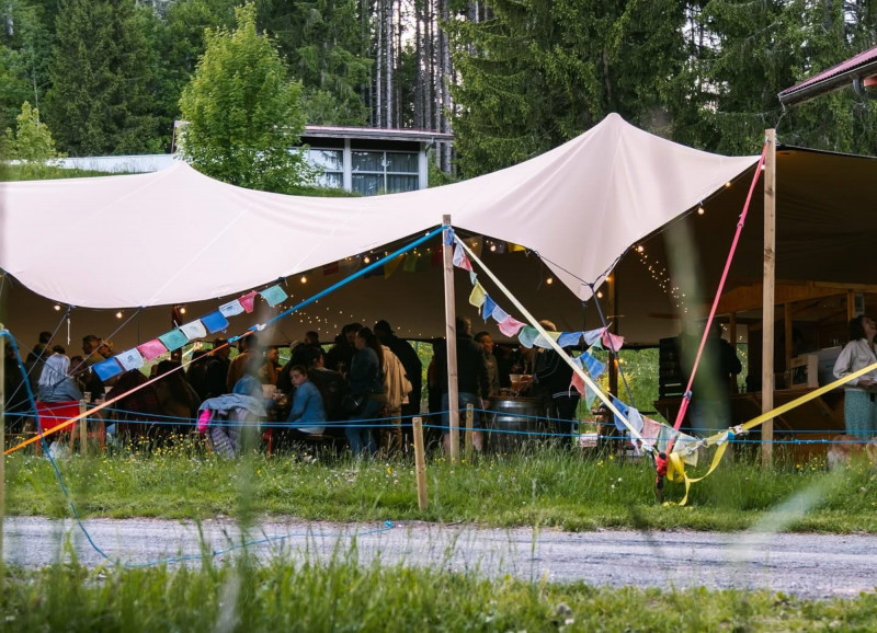 Le Camp de Base du Bruant_Burdignin Le Camp de Base du Bruant_Burdignin