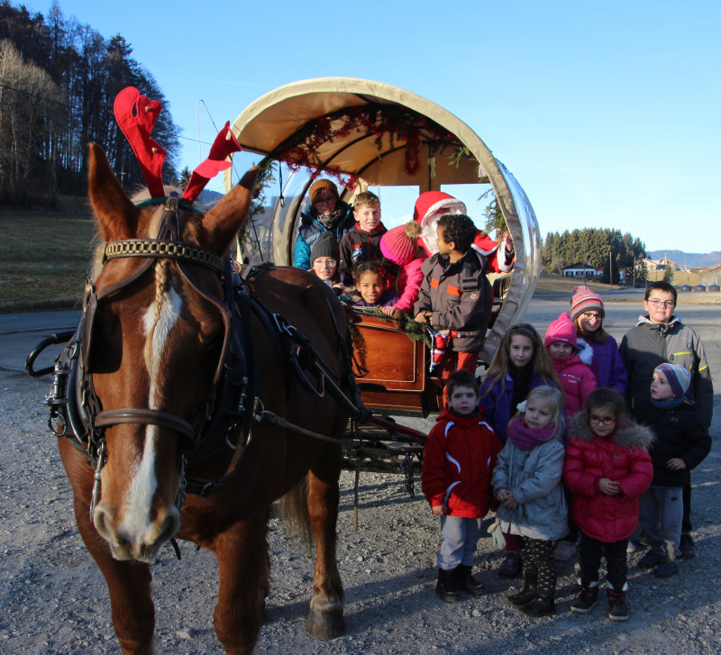 Arrivée du Père Noël à Bellevaux - © Comité des Fêtes de Bellevaux Arrivée du Père Noël à Bellevaux